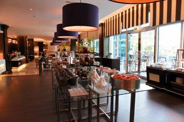 Le Meridien Mina Seyahi Beach Resort & Waterpark