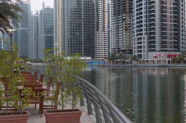 Spacious Modern Studio In JLT - Sleeps 3