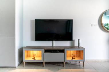 GuestReady - Feather In the Wind