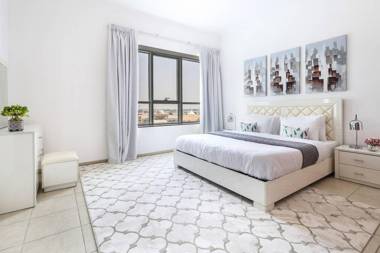 Premier 1BR Apartment in JLT - Sleeps 3!