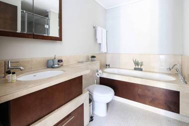 Light Beautiful 1BR in Amazing Downtown Dubai!