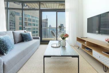 Impressive 1BR w/ Incredible Marina Views!