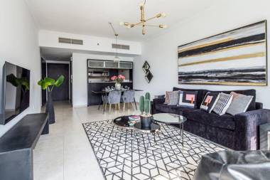Striking 1BR in Dubai Marina - Minutes from Beach