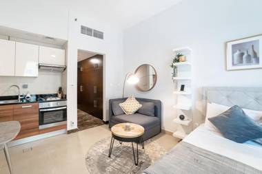 Deluxe Studio with Dubai Marina views