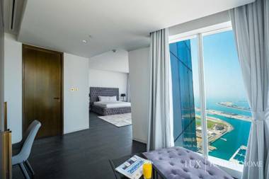 LUX - Lavish Suite with Full Palm Jumeirah View 1