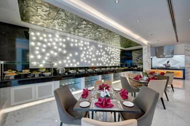 Royal Continental Suites Business Bay - Deluxe Apartments