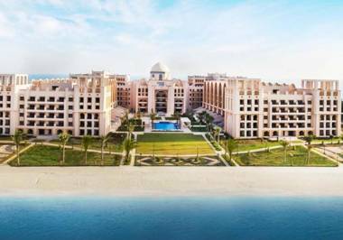 FAM Living - Palm Jumeirah Sarai Apartments - Private Beach