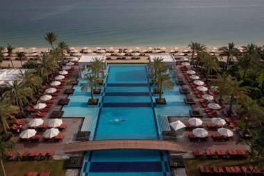 FAM Living - Palm Jumeirah Sarai Apartments - Private Beach