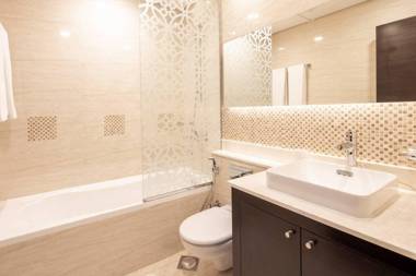 Luxurious Living In This 2BR w/ Study in Downtown 