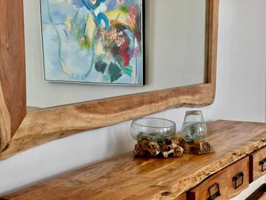 The S Holiday Homes - Stunning 5 Bedrooms Villa at the Palm Jumeirah with Private Beach and Pool