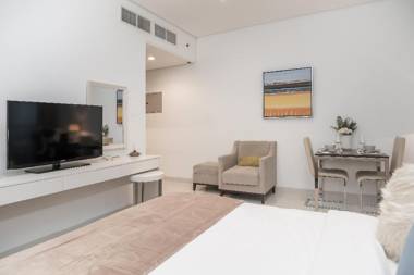 Elegant studio with nice views in DAMAC