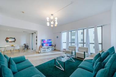 Beautiful & Bright Apt Next to JBR Beach