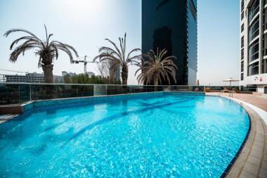 Beautiful apt. with city views in Lakeshore Tower