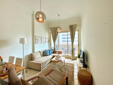 Cozy Apt Close to Metro Beach Dubai Marina Mall
