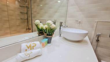 Splendid 1BR Apt with Marina View & Close to Metro