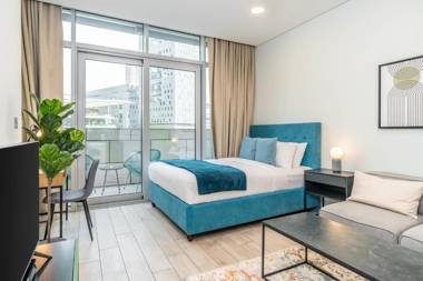 Newly furnished studio facing DIFC with pool and gym access