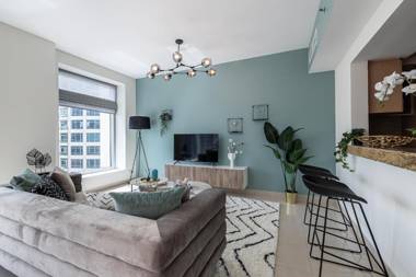 Radiant 2 BR with Marina Views