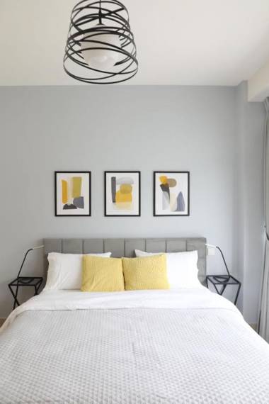 Radiant 2 BR with Marina Views