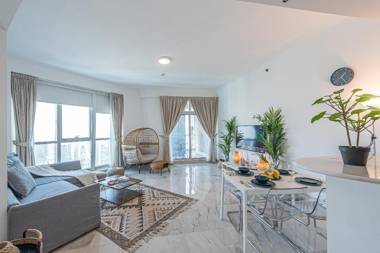 Unique & Stylish High Floor close to Marine Club