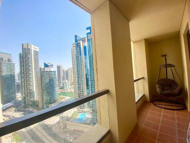 Deluxe Waterfront Roomy Apt Perfect for Groups