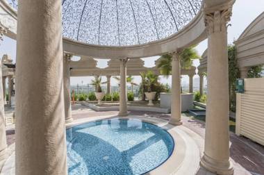 Luxury Apartment in the Iconic Park Towers