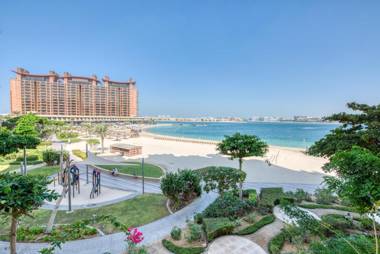 Welcoming 1 Bedroom Palm Jumeirah with sea View