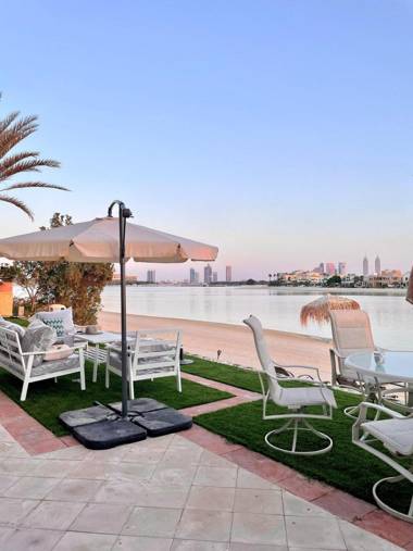 Luxury palm Jumeirah villa with towerscapes view
