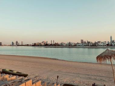 Luxury palm Jumeirah villa with towerscapes view