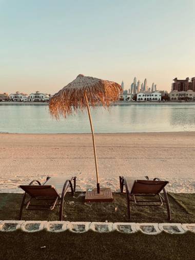 Luxury palm Jumeirah villa with towerscapes view