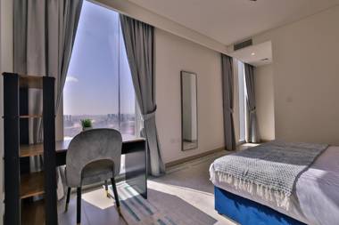 Luxurious Apartments Dubai Marina Views - Pool & Gym by Opulent