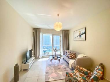 Wonderful Apt With Beautiful full Lake Views