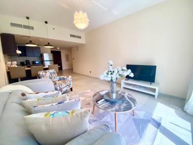 Wonderful Apt With Beautiful full Lake Views