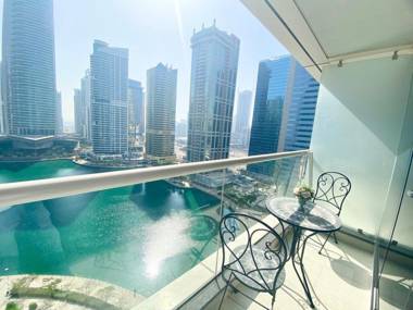 Wonderful Apt With Beautiful full Lake Views