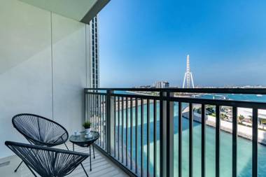 Modern 2BDR with Beach and Dubai Eye views