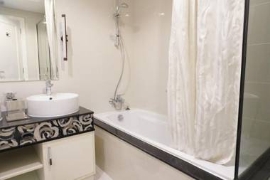 Stunning 2 BR  Dubai Mall Street  Dubai Downtown