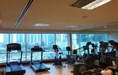 Modern Lake View 1 Bedroom Apt in JLT