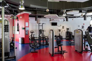 Bright and Stylish 2BR Apt with Marina Views!