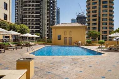 Bright and Stylish 2BR Apt with Marina Views!