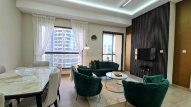 High-rise 1BR Apt with Amazing Marina Views