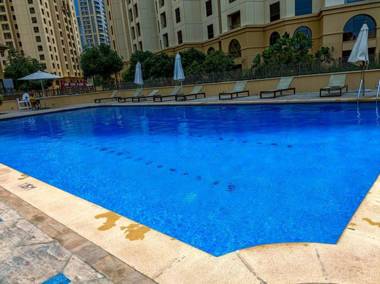 High-rise 1BR Apt with Amazing Marina Views