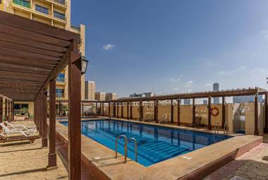 Charming 1BR Apartment with balcony in JVC