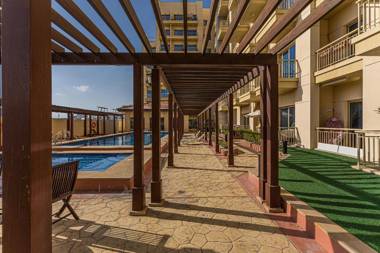 Charming 1BR Apartment with balcony in JVC