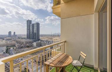 Charming 1BR Apartment with balcony in JVC