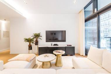 Deluxe & roomy 2 1 BR apt in City Walk Dubai