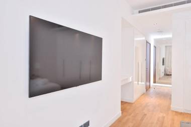 Deluxe & roomy 2 1 BR apt in City Walk Dubai