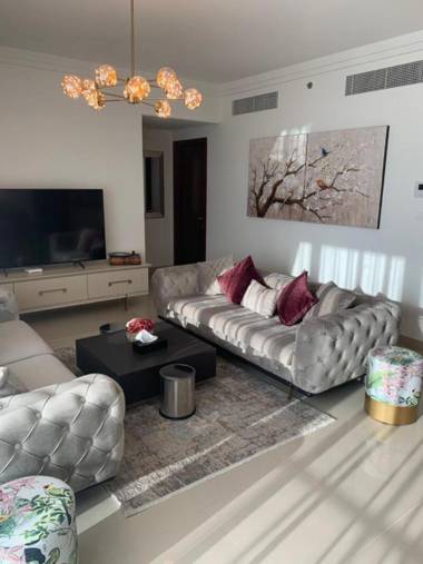 Luxurious 3 Bedroom Apartment in Boulevard Point