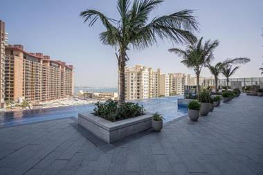 Luxury flat with super palm views!