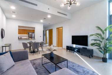 Spacious central Downtown 1BDR in new tower