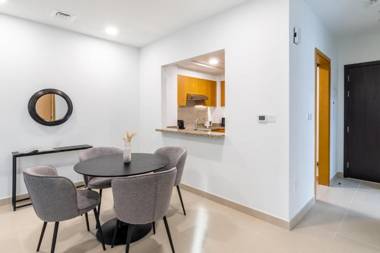 Spacious central Downtown 1BDR in new tower