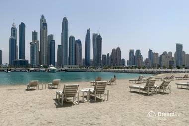 Dream Inn Apartments - Sunrise Bay Beach Front